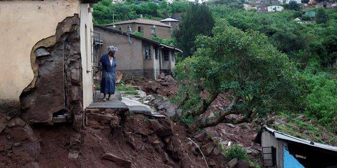 الفيضانات في جنوب إفريقيا تشرد 300 شخص