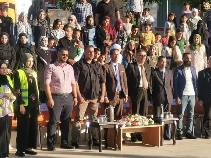 بمناسبة عيد الاستقلال ال٧٦ رئيس بلدية عجلون  يرعى اطلاق مهرجان فرح  ومبادرة توزيع ١٠٠٠علم _صور