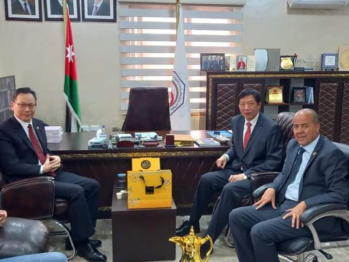 نقيب الممرضين يستقبل السفير التايواني في مقر نقابة الممرضين