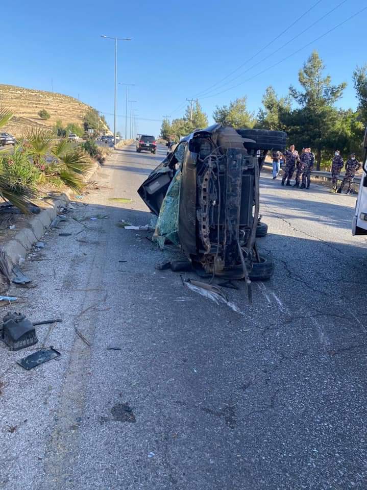 وفاة واصابة متوسطة في حادث سير بين ثلاث مركبات على طريق ثغرة عصفور