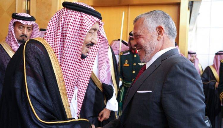 خادم الحرمين الشريفين يهنئ ملك الأردن بذكرى استقلال