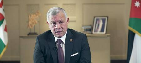 الملك في عيد الاستقلال يدعو الاردنيين لتجاوز مخاوف الماضي