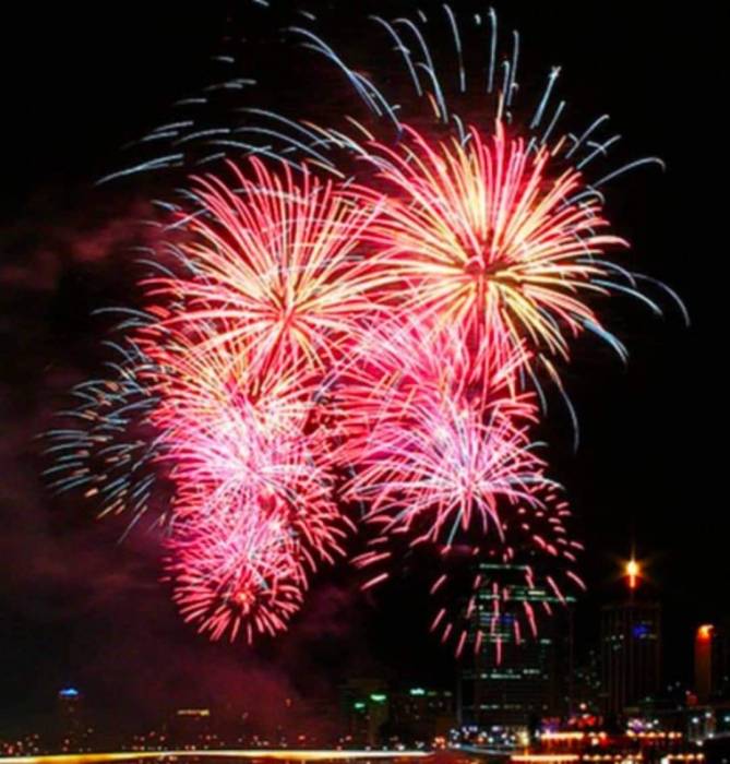 إطلاق عروض ألعاب نارية ضمن احتفالات عيد الاستقلال عند الساعة 9 مساء