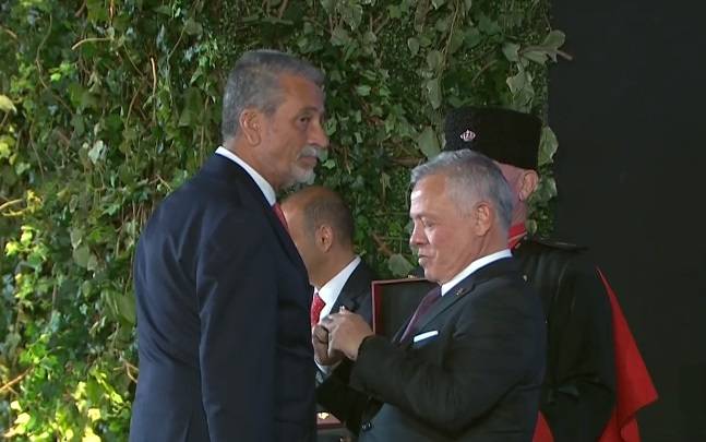 الملك ينعم بأوسمة على كوكبة من الشخصيات والمؤسسات... اسماء