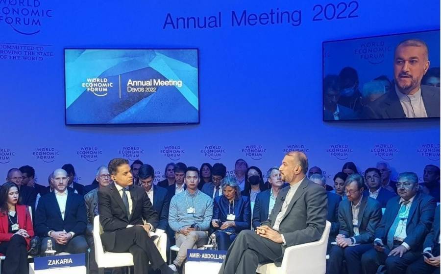 وزير الخارجية الإيراني يرجح لقاءه بنظيره السعودي في دولة ثالثة