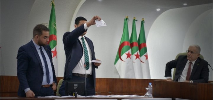 الجزائر.. إسقاط عضوية نائب برلماني لخدمته بالجيش الفرنسي
