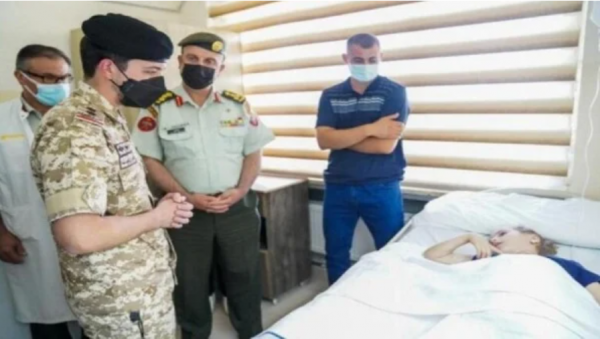 بعد عام من إصابتها برصاصة .. طفلة لبنانية عالجها الأردن تعود للحياة