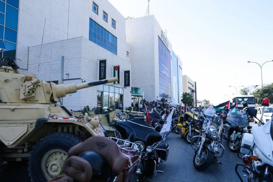 مسيرة ضخمة للدراجات النارية تنطلق من زين وصولاً إلى ميدان الراية ...صور