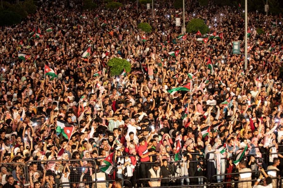 بحضور الآلاف من المواطنين زين تقيم احتفالاً ضخماً وتبهج الأردنيين بالاستقلال...صور