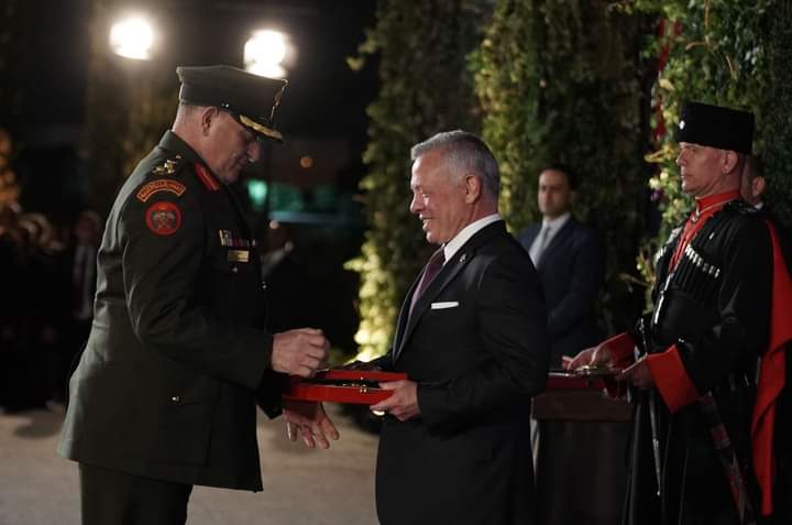 الملك ينعم على كوكبة من أبناء مديرية الخدمات الطبية الملكية.