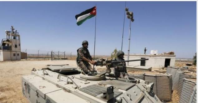 الجيش: تجاوزات المهربين عبر الحدود تتعلق بتهريب الأسلحة والمخدرات