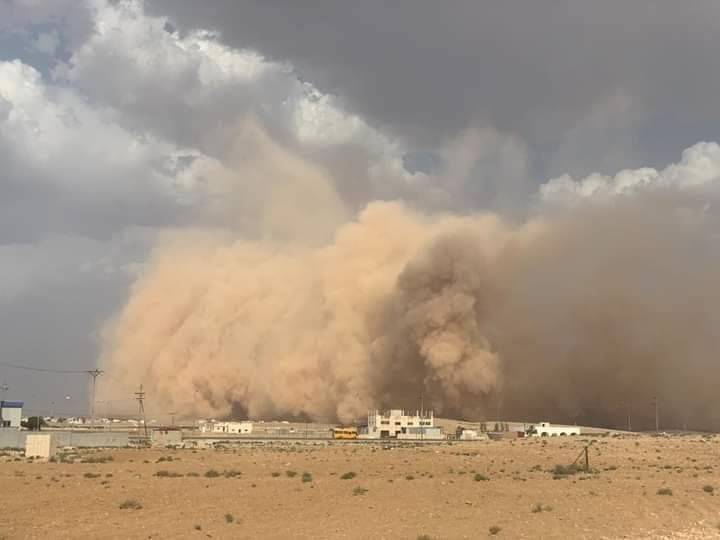 موجات غبار تدخل المفرق وتحجب الرؤية