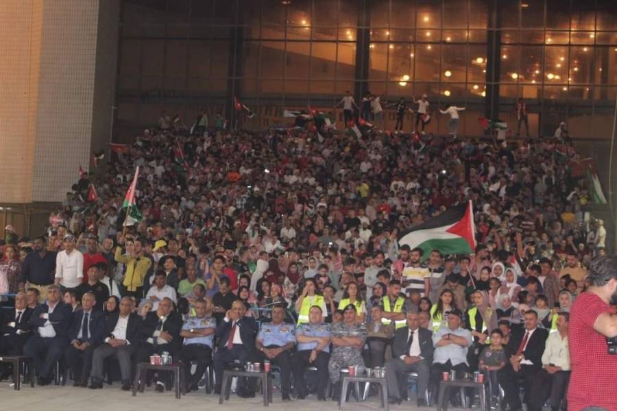 عشرات الالاف تؤم احتفال محافظة اربد بعيد الاستقلال 76 على مدار ثلاثة ايام . صور