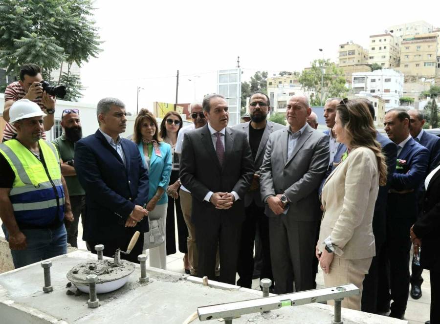 الهواري يضع حجر الأساس لمشروع تطوير وتأهيل مركز صحي الأميرة بسمة الشامل