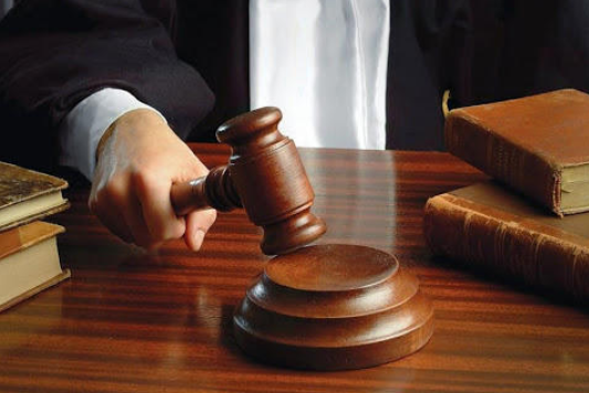 اسناد 5 تهم لرجل ألقى بطليقته من الطَّابق الثَّاني