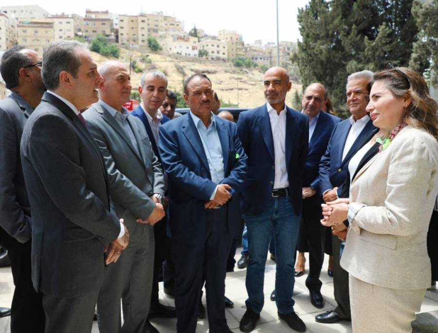 الهواري يضع حجر الأساس لمشروع همتنا لإعادة تأهيل مركز صحي الأميرة بسمة بدعم من زين