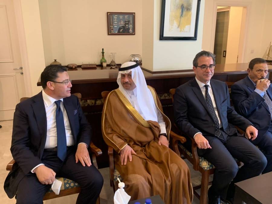 السفير السعودي يقدم واجب العزاء بوفاة والد الملكة رانيا العبدالله