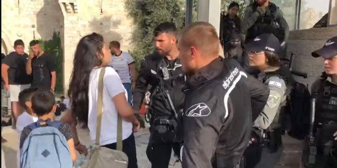 مستوطنون يقتحمون منطقة باب العامود في القدس المحتلة