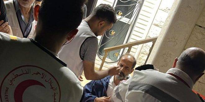 إصابة عشرات الفلسطينيين جراء اعتداء المستوطنين عليهم في نابلس