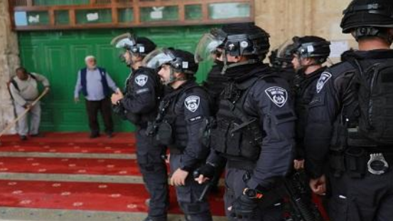 أكثر من ألف مستوطن يقتحمون المسجد الأقصى