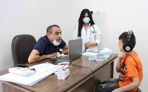 الهلال الأحمر الأردني ينظم يوما طبيا لمرضى السمع والنطق