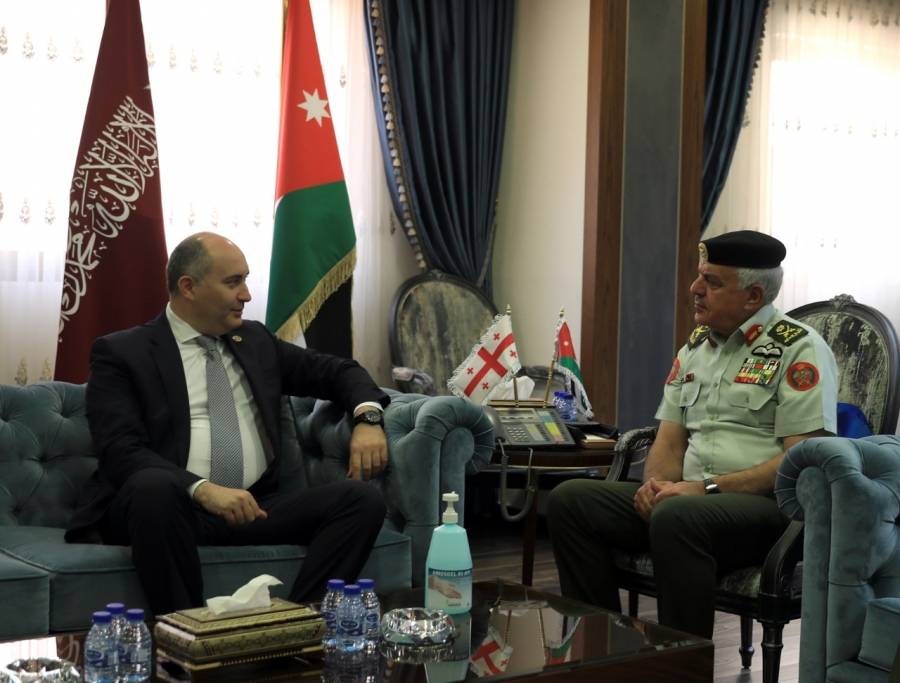 رئيس هيئة الأركان المشتركة يبحث التعاون الدفاعي مع جورجيا