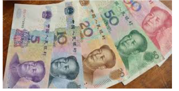 الصين تحدد سعر اليوان عند 6.7048 دولار