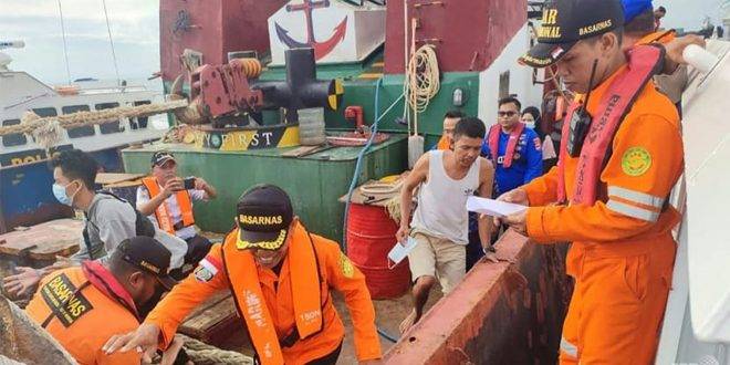فقدان 11 شخصاً إثر غرق عبارتهم في إندونيسيا
