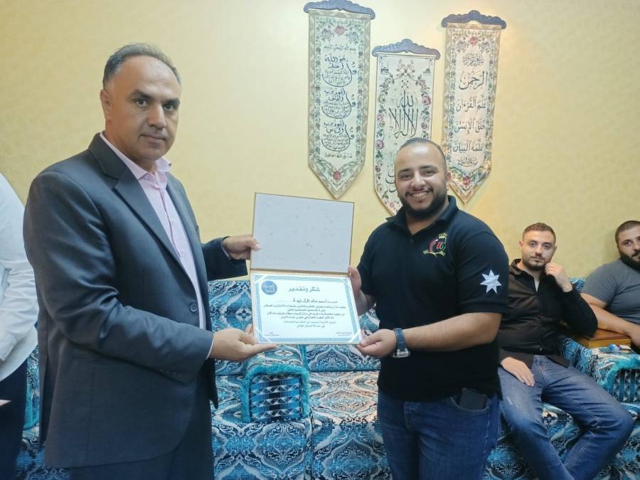 مجموعة الديوان الكبير تكرم هيئة شباب كلنا الأردن وجمعية أبناء السهاونة التعاونية في المفرق بدرع العطاء 2022