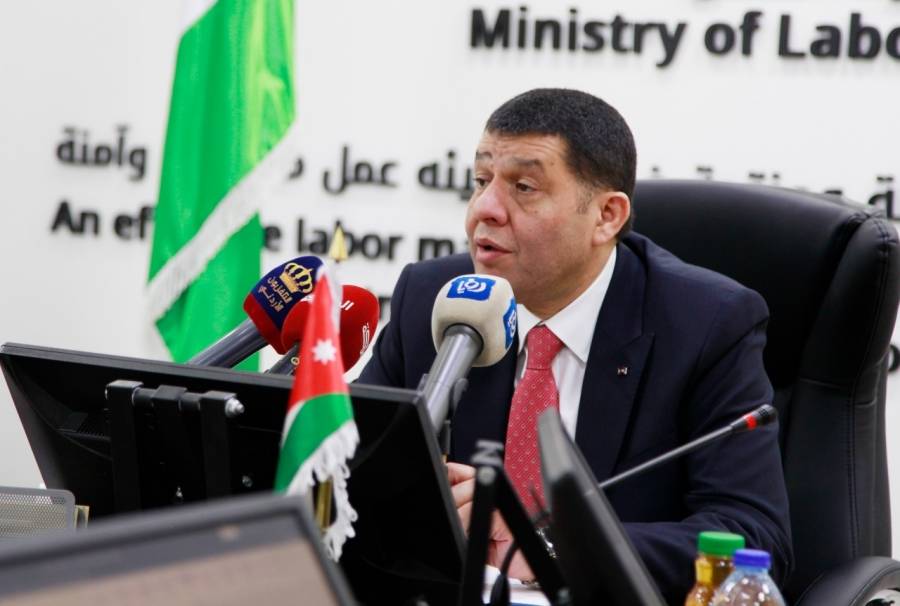 وزير العمل: الأولوية فقط للأردنيين في قطاع المحروقات