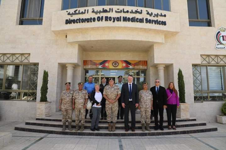 وفد طبي عسكري هنغاري يزور الخدمات الطبية الملكية _صور