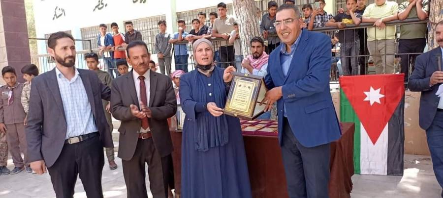 ذيبان الأساسية تحتفل بذكرى الاستقلال ....صور