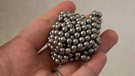 السعودية .. إنقاذ طفل ابتلع 21 كرة مغناطيسية