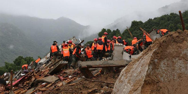 مصرع شخصين وفقدان آخرين بانهيارات أرضية وسط الصين