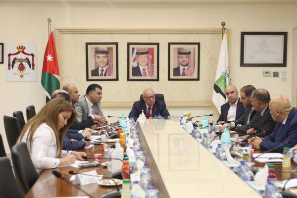 اجتماع في وزارة الاشغال لمناقشة الية طرح وتنفيذ مشاريع استثمارية