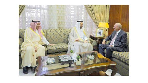 الفايز ووزير الحج والعمرة السعودي يبحثان العلاقات الأخوية