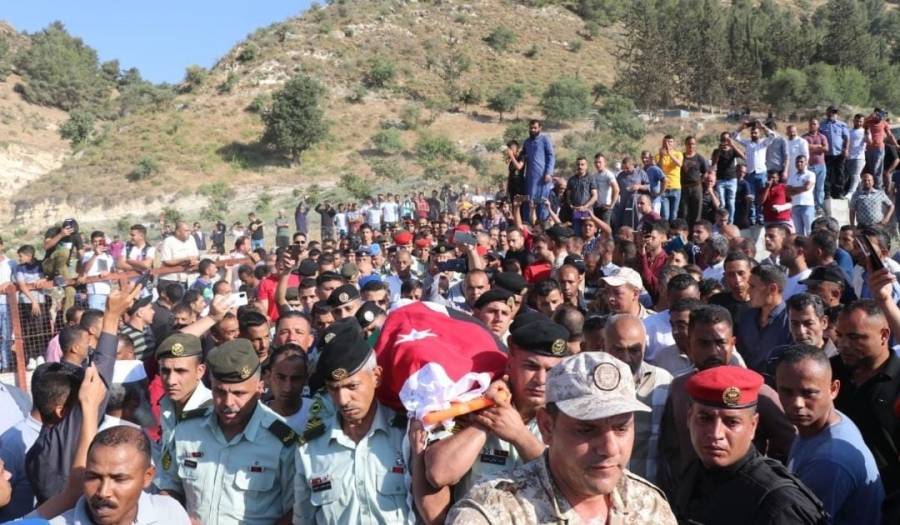 القوات المسلحة تشيع جثمان الشهيد الرقيب علي جمعة الجوابرة..صور