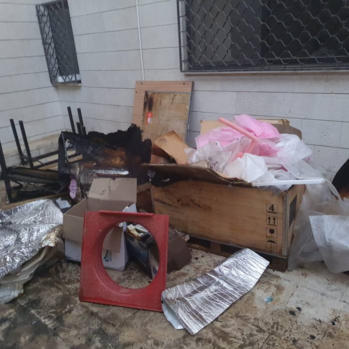 حريق محدود بغرفة مستودع في مسجد الملك المؤسس. ..صور