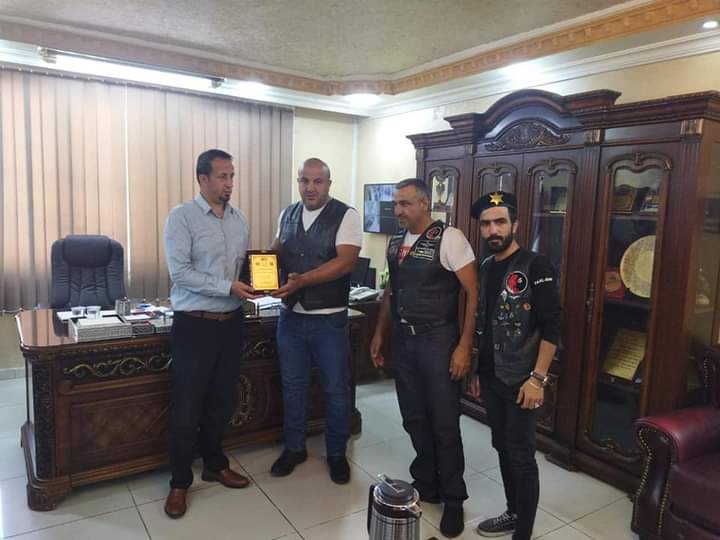 فريق ذئاب الجبل يكرم رئيس بلدية عجلون الكبرى