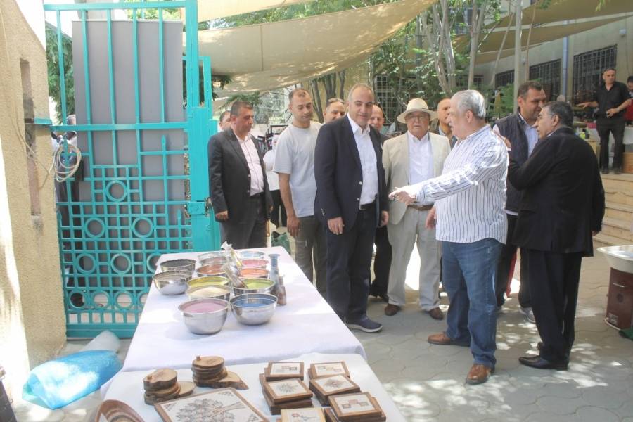 أمين عمان يفتتح سوق جارا للحرف والمنتجات المتنوعة...صور