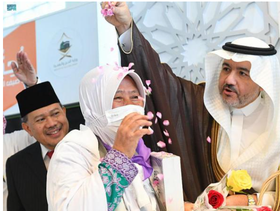 وصول أول رحلة لحجاج بيت الله الحرام لهذا العام