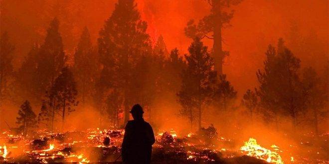 عمليات إجلاء للسكان قرب العاصمة اليونانية بسبب حرائق الغابات