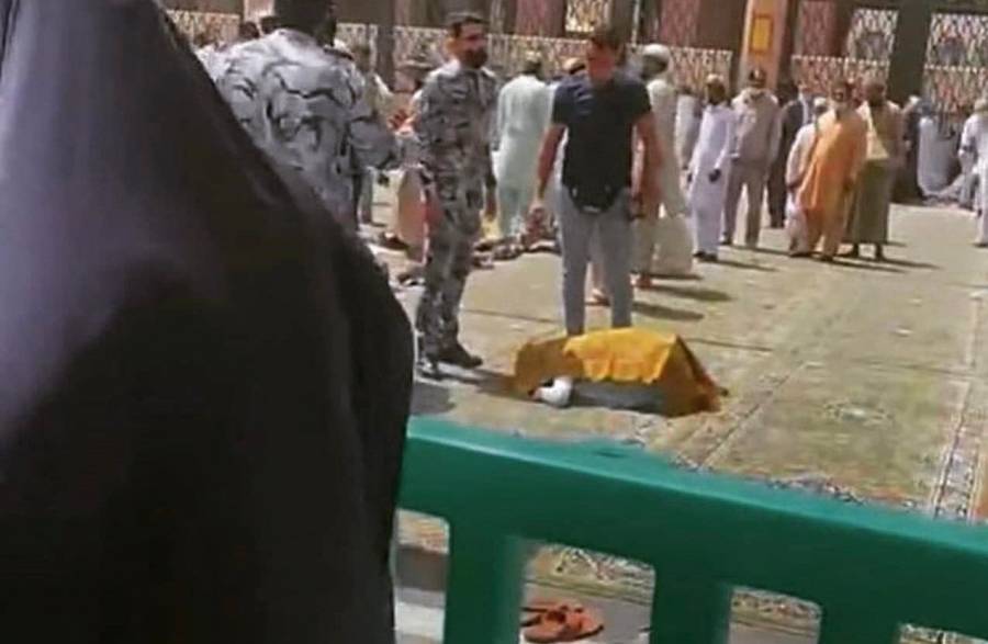 حقيقة صورة وفاة أحد المصلين ساجداً في المسجد النبوي