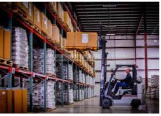 الغرايبة: معايير وإجراءات التخزين بالمناطق الحرة تحمي المستثمر