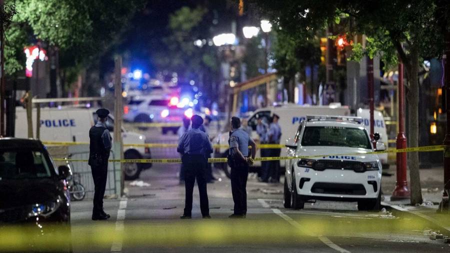 القتل المرعب يهز أمريكا مجدداً.. 3 أشخاص و11 جريحاً ضحايا إطلاق نار في فيلادلفيا