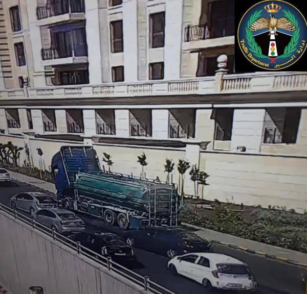 تعطل صهريج مياه قرب الخامس يخلق ازدحاما مروريا