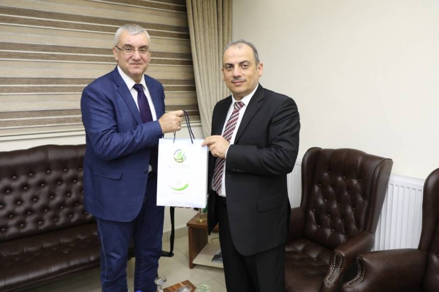 السفير البلغاري يزور الوطني للبحوث الزراعية