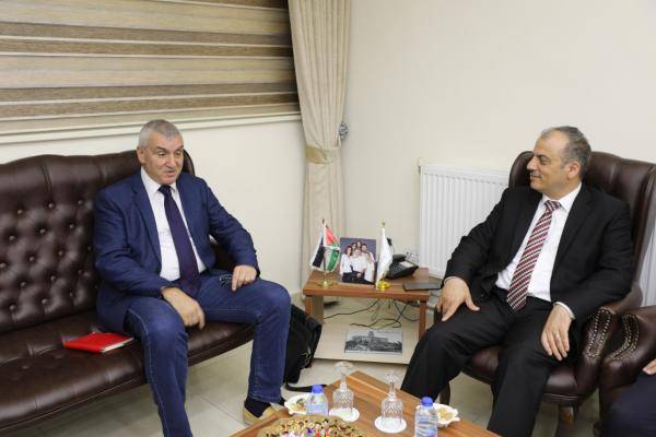 بحث التعاون بين الوطني للبحوث الزراعية والسفارة البلغارية