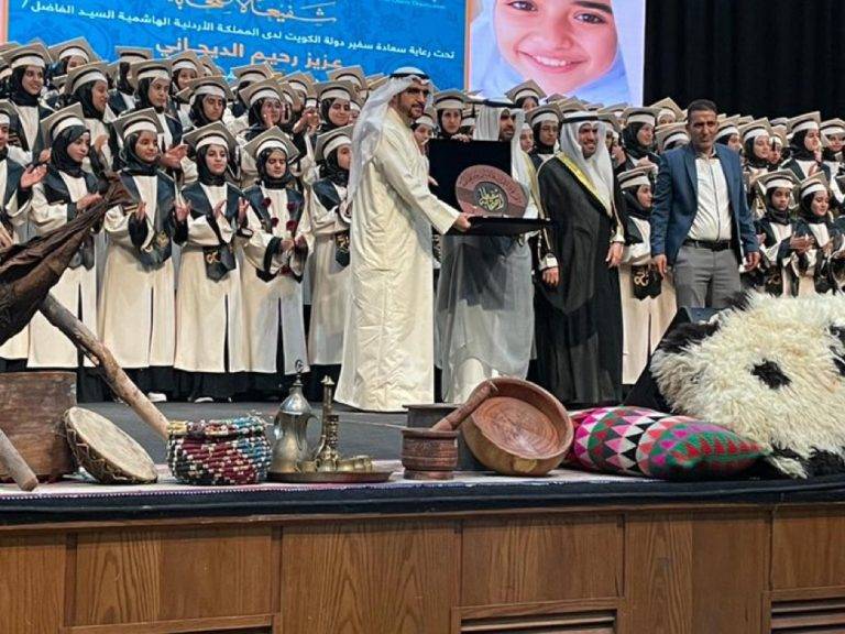 السفير الكويتي الديحاني يخرج 232 حافظا للقرآن الكريم بالأردن