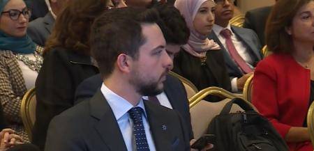 ولي العهد يشهد جلسة ضمن رؤية التحديث الاقتصادي